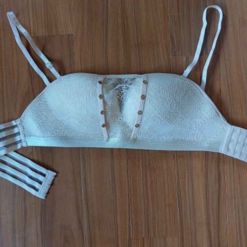 Brassiere - Picture 1 of 5